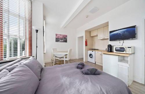 Askew Apartment | Charming Flat In Shepherds Bush