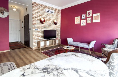 Fatih Apartment | Charming Flat near Kennedy Avenue in Fatih