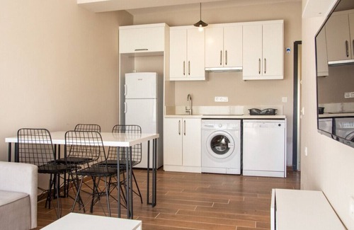 Cesme Apartment | Charming Flat near Sea with Shared Pool in Cesme