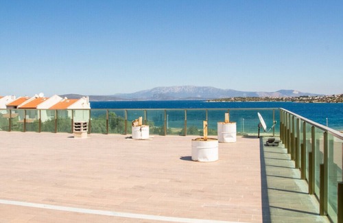 Cesme Apartment | Charming Flat near Sea with Shared Pool in Cesme