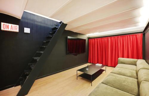 Croulebarbe Apartment | Charming Flat, quartier latin with a private cinema