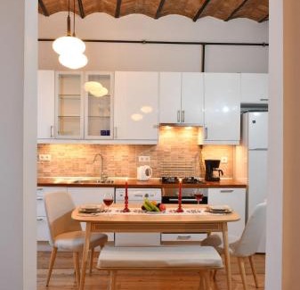 Asmali Mescit Apartment | Charming Flat Retro Design AC Galata