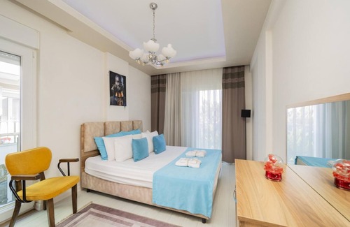 Eski Lara Apartment | Charming Flat w Balcony 3 min to Beach