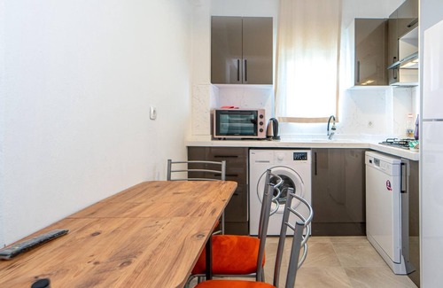 Turgutreis City Center Apartment | Charming Flat w Terrace 3 min to Beach in Bodrum