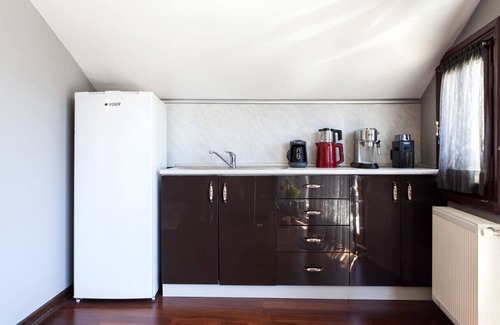 Yenikoy Mahallesi Apartment | Charming Flat with a Lovely Terrace in Yenikoy