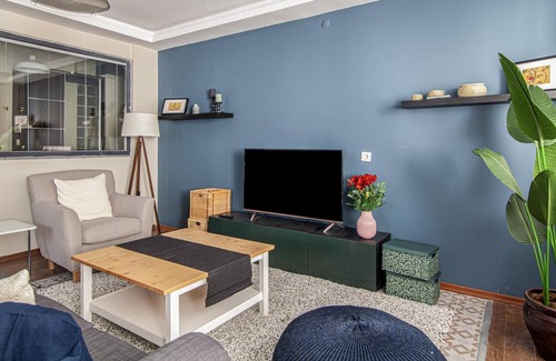 Gayrettepe Apartment | Charming Flat with Backyard Close to Zorlu Center