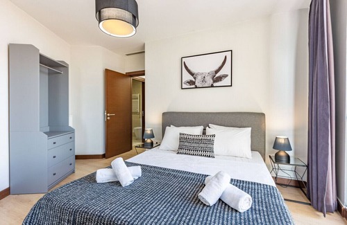 Atasehir Apartment | Charming Flat with Gorgeous City View in Atasehir