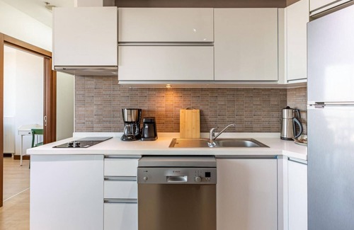 Atasehir Apartment | Charming Flat with Gorgeous City View in Atasehir