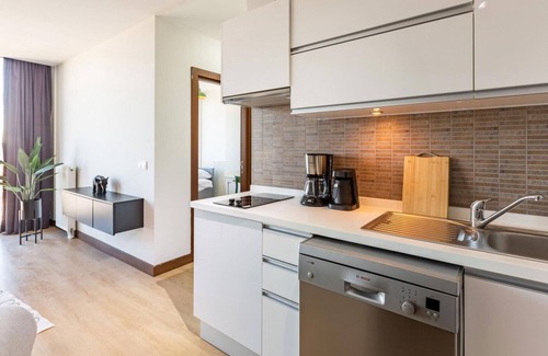 Atasehir Apartment | Charming Flat with Gorgeous City View in Atasehir