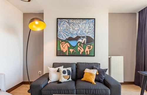 Atasehir Apartment | Charming Flat with Gorgeous City View in Atasehir
