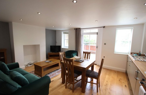 Clifton Apartment | Charming flat with private patio in Clifton