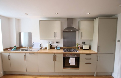 Clifton Apartment | Charming Flat With Private Patio in Clifton