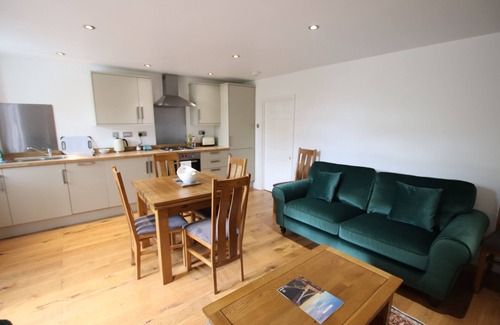 Clifton Apartment | Charming Flat With Private Patio in Clifton