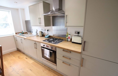 Clifton Apartment | Charming Flat With Private Patio in Clifton