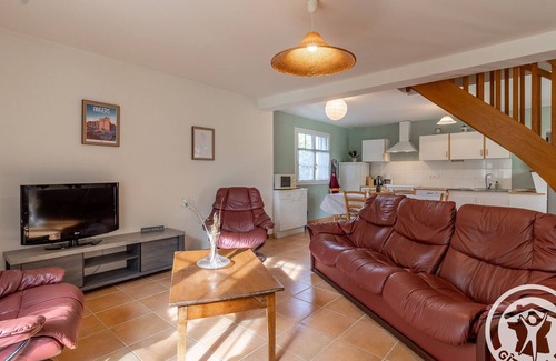 Coutures Cottage | Charming Cottage Between Vineyards & Woods, Near Angers & Saumur
