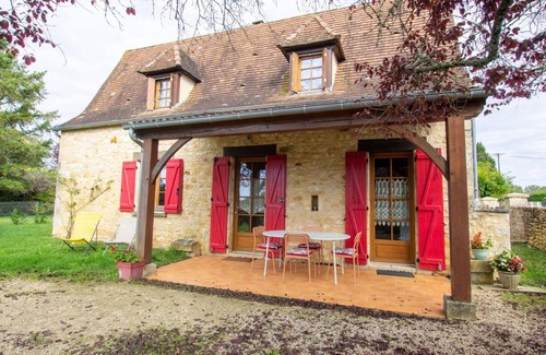 Cenac-et-Saint-Julien Cottage | Charming Cottage near Sarlat with Garden, Fireplace, and Family Amenities
