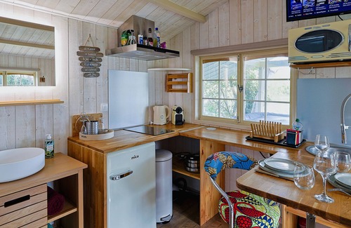 17th Arrondissement Batignolles-Monceau Ski Chalet | Charming chalet on an island 30min from Paris