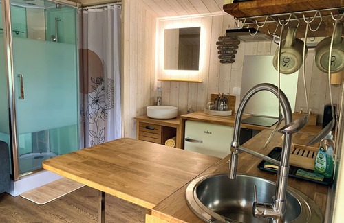 17th Arrondissement Batignolles-Monceau Ski Chalet | Charming chalet on an island 30min from Paris