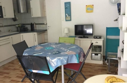 Le Grand-Village-Plage Apartment | Charming house with terrace and shared pool, steps from the beach – Ideal for 4 people