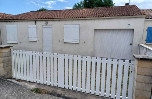Le Grand-Village-Plage House | Charming Amicis house, just a few steps from the beach!