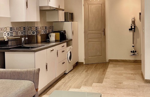 Mandelieu-La-Napoule Apartment | Charming studio - AC - Swimming pool - Terrace - Parking