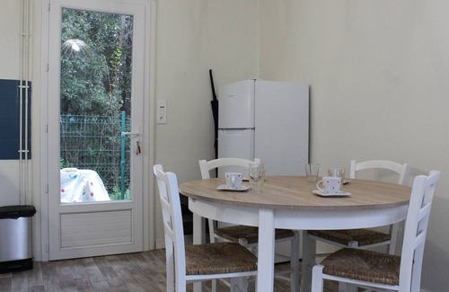 Domino House | Charming Renovated Home with Garden, Near Market and Beach in Saint-Georges-d'Oléron, Sleeps 2