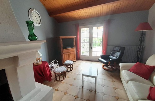 Saint-Hilaire-de-Riez House | Charming 2-Bedroom Villa Near Coast, Quiet Area, Private Garden, Close to Beach & Shops