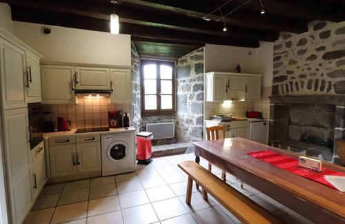 Saint-Martin-Valmeroux Cottage | Charming 1771 Home near Auvergne Volcanoes, Close to Salers, with Fireplace & Spacious Garden