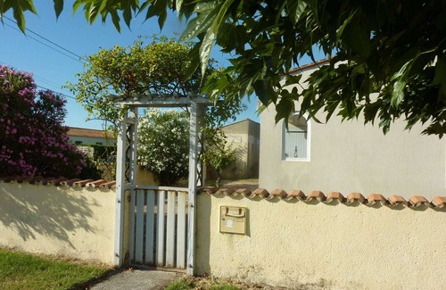 La Cotiniere House | Charming House in Saint Pierre d'Oléron - Close to Beach & Port - Sleeps 4