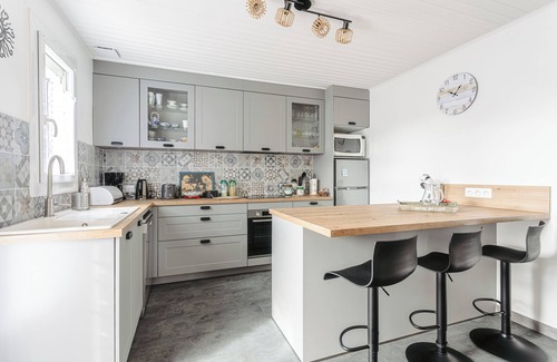 Saint-Trojan-les-Bains House | Charming House with Terrace, Parking, and Comfort 10 min from Beach and Harbor