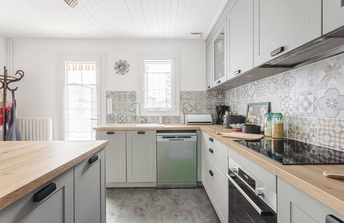 Saint-Trojan-les-Bains House | Charming House with Terrace, Parking, and Comfort 10 min from Beach and Harbor