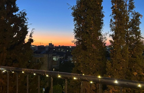 Katamon Apartment | Charming fully equipped 2-bedroom apt in Jerusalem with AC & kosher kitchen