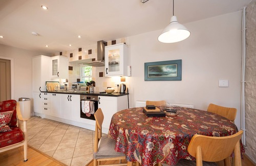 Canonbie Cottage | Charming Fully Refurbished Garden Cottage