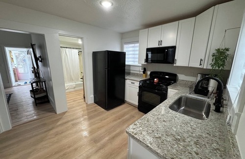 Evanston House | Charming fully remodeled 2-bedroom house with WiFi in Evanston