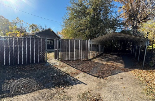 Evanston House | Charming fully remodeled 2-bedroom house with WiFi in Evanston