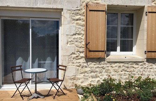 Le Gua Cottage | Charming furnished apartment for 6 people in a quiet location with swimming pool and large garden