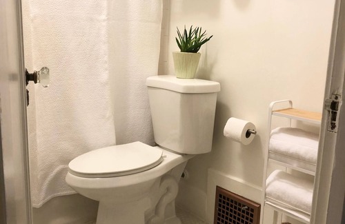 Central Sacramento Apartment | Charming Furnished East Sac Apartment - McKinley Park, Restaurants & Hospitals