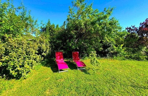 Larnagol House | Charming gîte, Lot Valley, large private garden, 3 *.