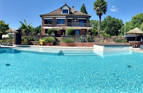 Meyssac House | Charming gîte with large capacity