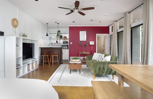 Tyler House | Charming Garden Oasis Studio Apt