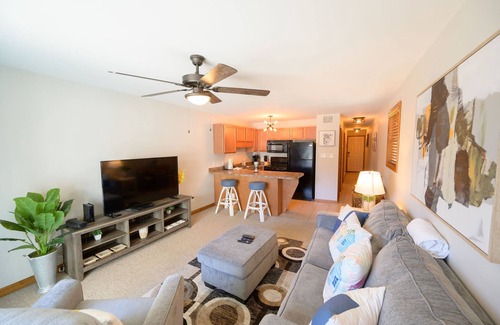 Garden City Condo | Charming Garden City Beach condo, steps to beach!