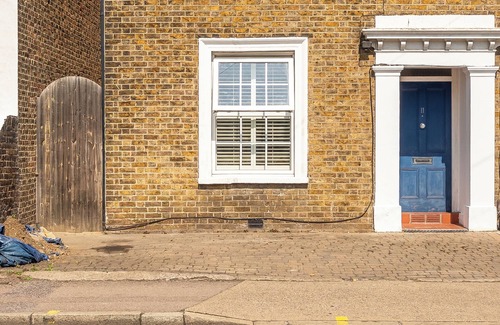 Norbiton House | Charming 3BR Victorian House with Parking - 10 Mins to Kingston