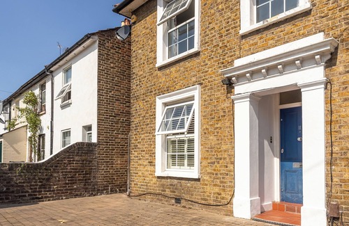 Norbiton House | Charming 3BR Victorian House with Parking - 10 Mins to Kingston