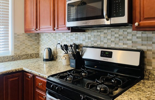 Downtown Baltimore House | Charming gem steps away from Patterson Park!