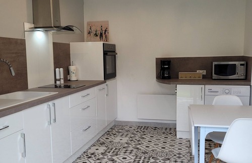 Louplande Cottage | Charming Getaway Near Le Mans: Pool, Greenery, Comfort & Kids' Play Area