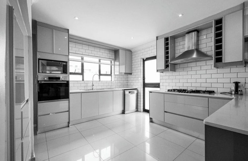 Cape Town Villa | Charming getaway:unwind and refresh