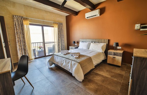 Ghajnsielem Bed & Breakfast | Charming Ghajnsielem Guest House, Steps away from Mgarr Harbor