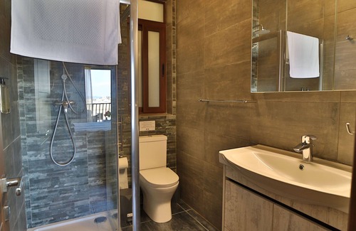 Ghajnsielem Bed & Breakfast | Charming Ghajnsielem Guest House, Steps away from Mgarr Harbor