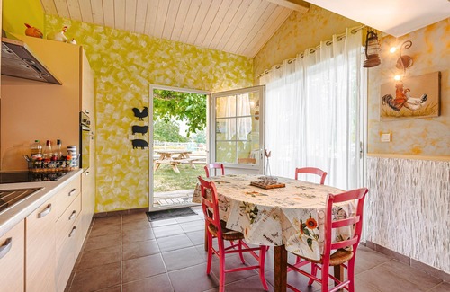 Landrais House | Charming Gite Egaux De Chambon with Shared Pool, Wi-Fi and Air Conditioning