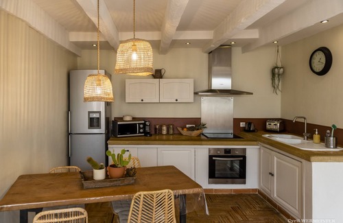 Gallician Cottage | Charming gite in the Camargue with private heated pool and jacuzzi